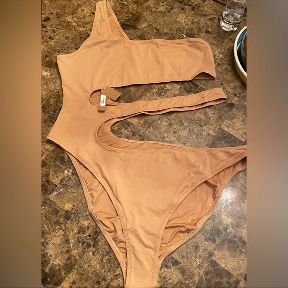 NWT SKIMS ONE SHOULDER MONOKINI SWIMSUIT OCHRE FIRM Nude - Picture 5 of 6